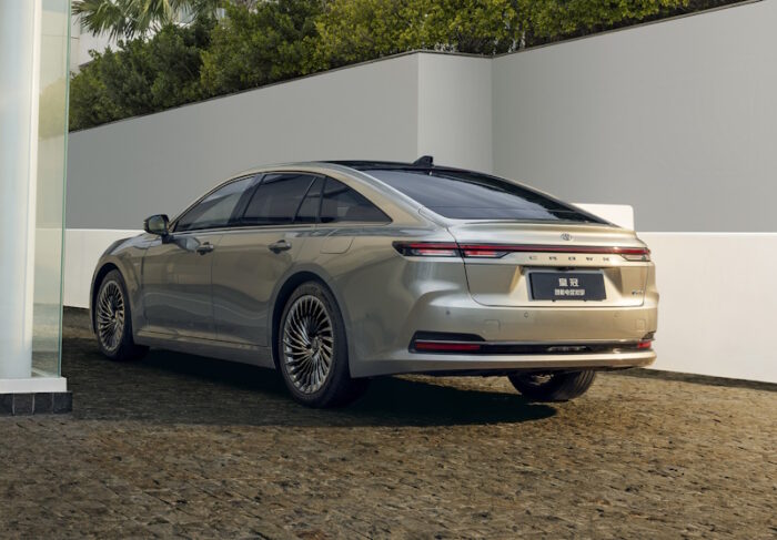 Toyota Crown (2024) china - Image 2